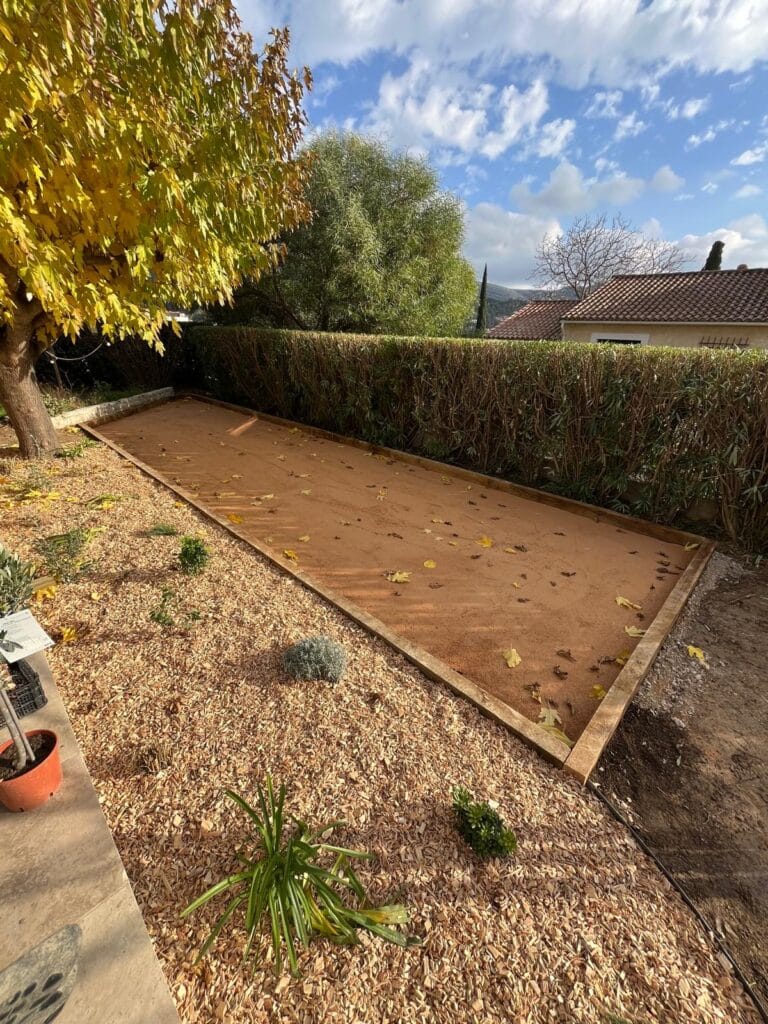 terrain de boules Aix-en-Provence pétanque jardin